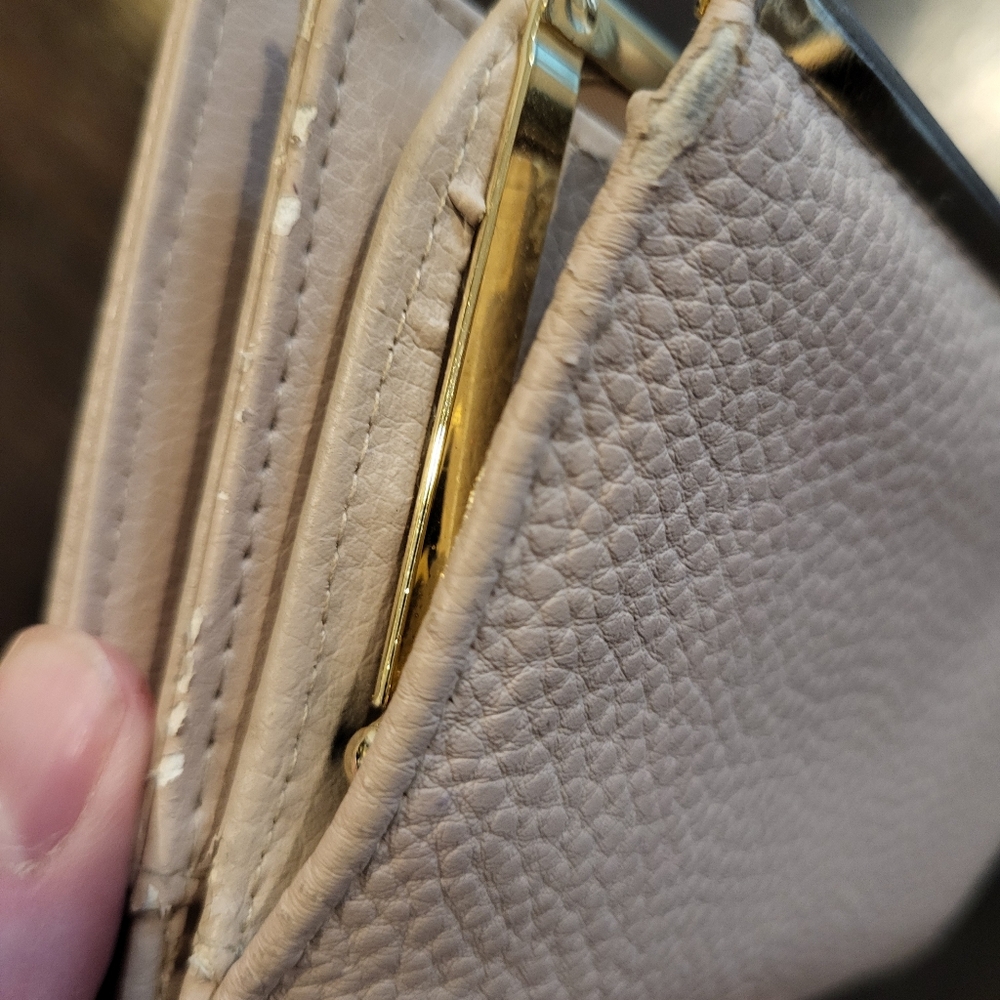 Buxton Cream Faux Leather Wallet with Kiss Lock Coin Pouch - Picture 7 of 7
